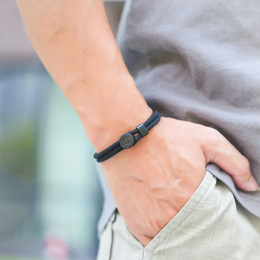 Rebarmbånd med sort kompas og sort vindrose