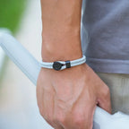 Rebarmbånd med sort kompas og grå vindrose