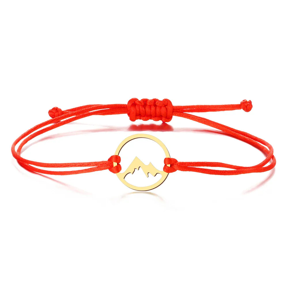 Armbånd i snor med rund bjergvedhæng 