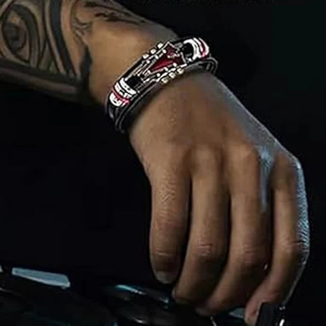 Kožený náramek ve stylu rock'n'rollové kytary 