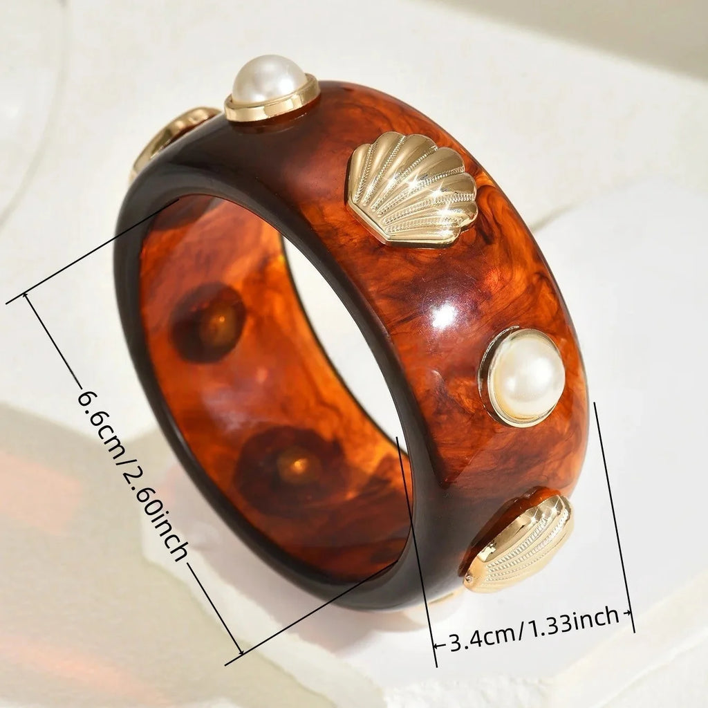 Armbånd i resin med skjell