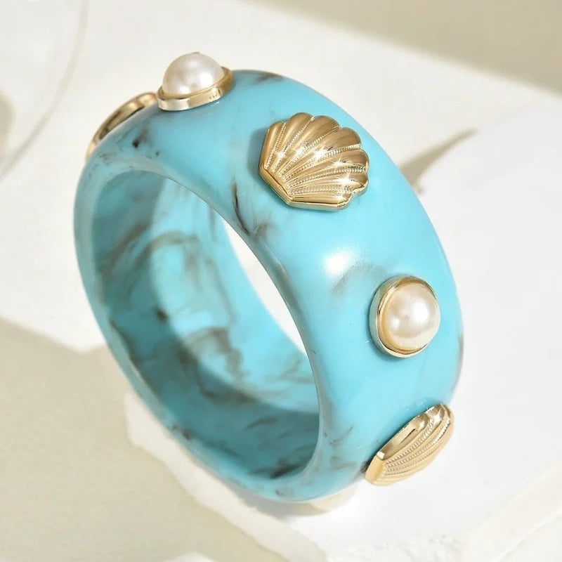 Armbånd i resin med blått skjell