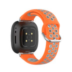 Silikoneurrem til Fitbit Versa 3, Versa 4, Sense 1 og Sense 2 ur i orange og grå