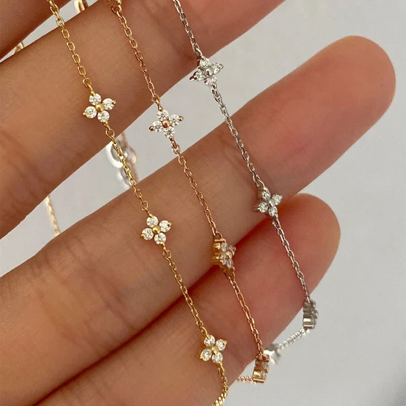 Gourmette-armbånd med fine blomster i sølv-zirkon