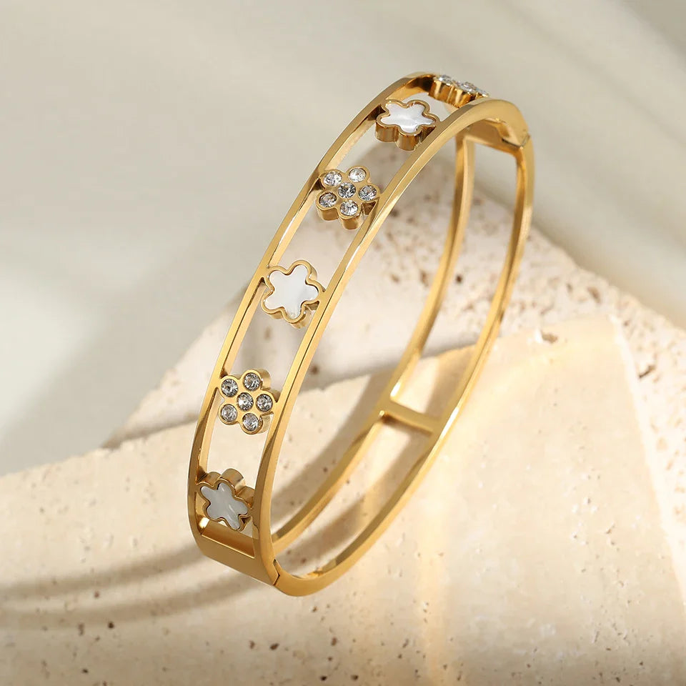 Bracelet Gourmette Fines Fleurs à 5 pétales a