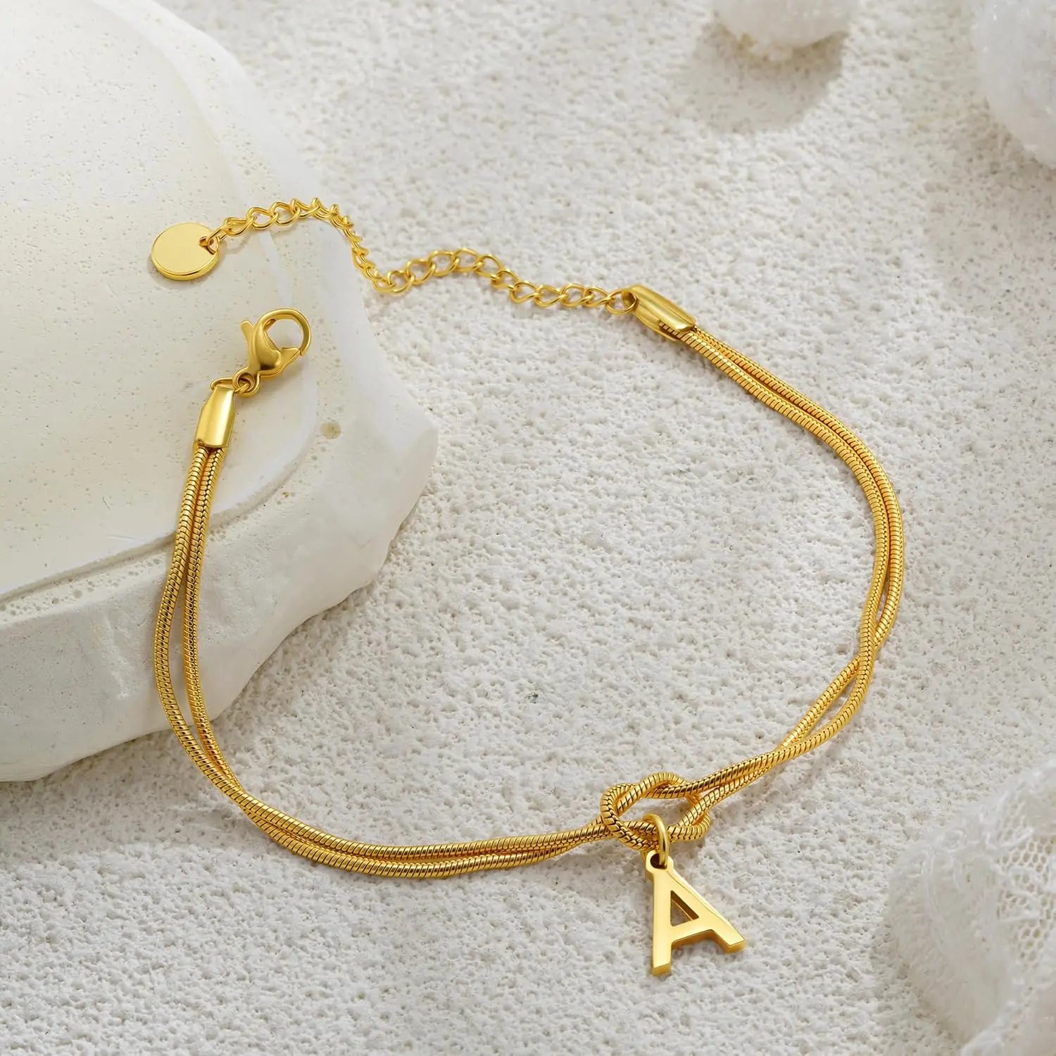 Armbånd med initial og sløjfe - bogstav 