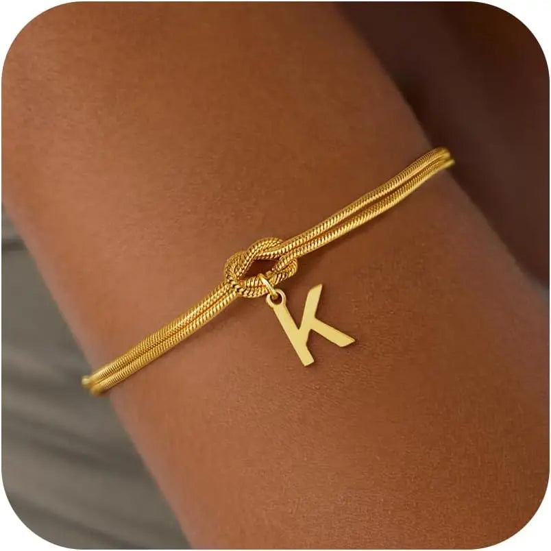 Armbånd med initial og sløjfe - bogstav 
