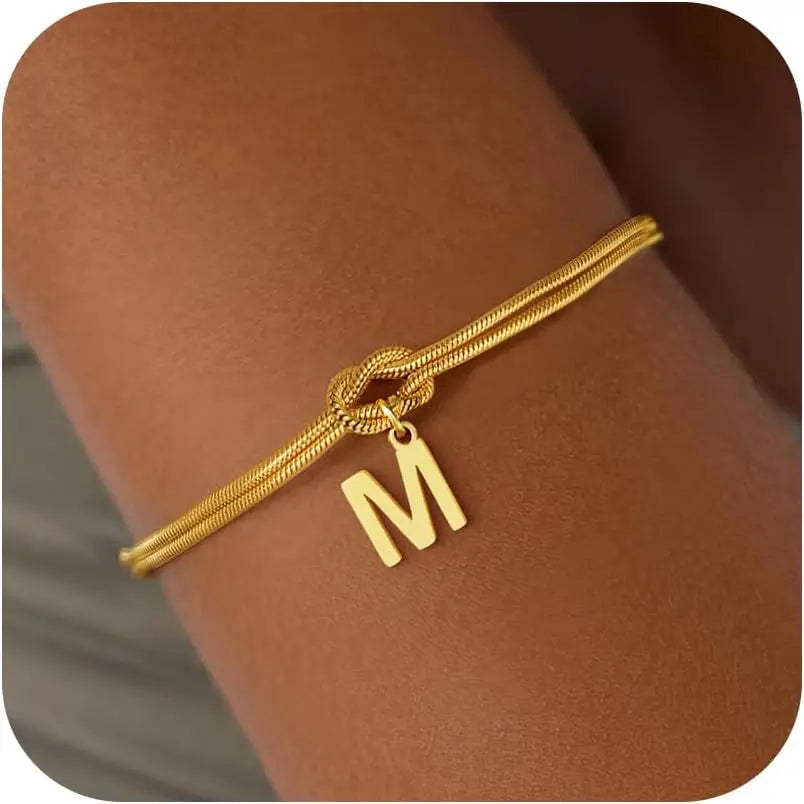 Armbånd med initial og sløjfe - bogstav 