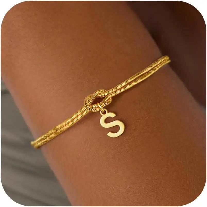 Armbånd med initial og sløjfe - bogstav 