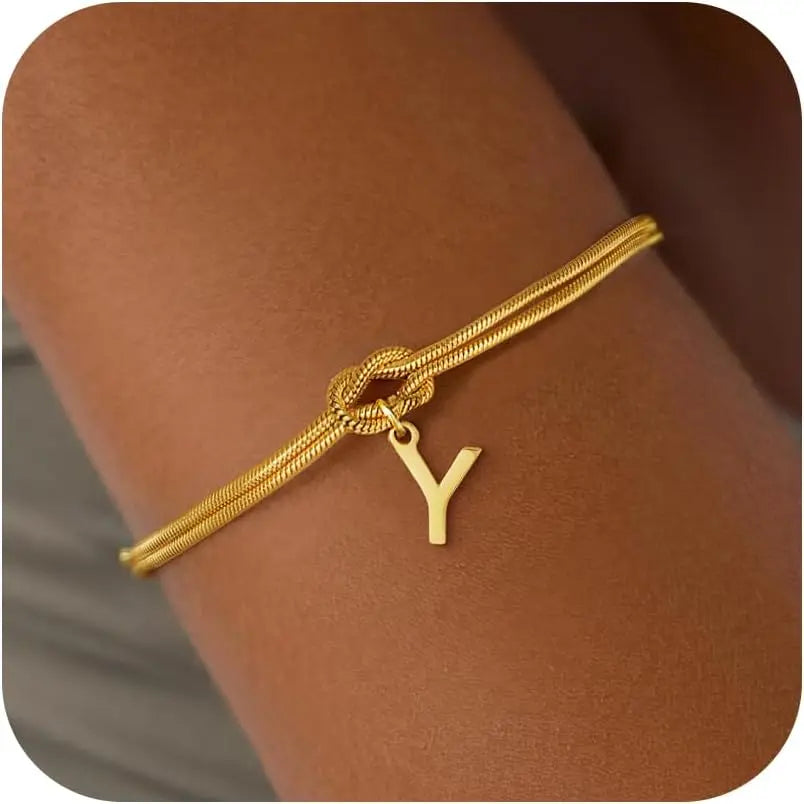 Armbånd med initial og sløjfe - bogstav 