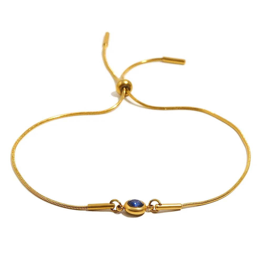 Armband i öppen modell med färgad månadssten