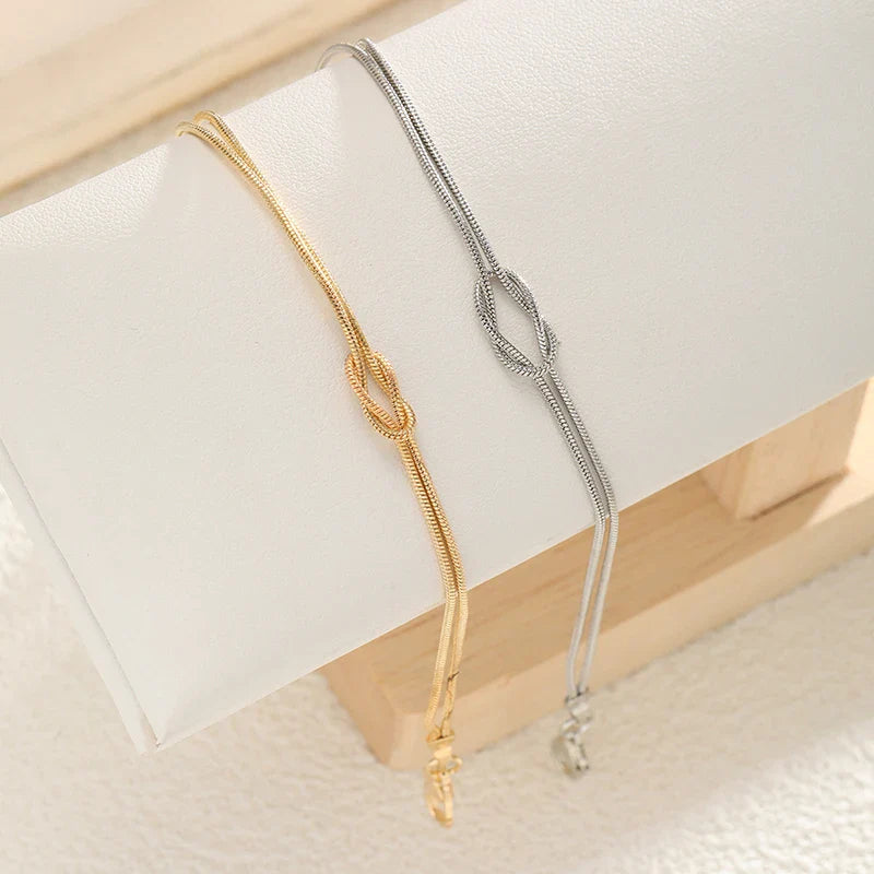 Armbånd for par med sammenflettede knuter i gull og sølv (sett med 2 armbånd)