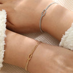 Armbånd for par med sammenflettede knuter i gull og sølv (sett med 2 armbånd)