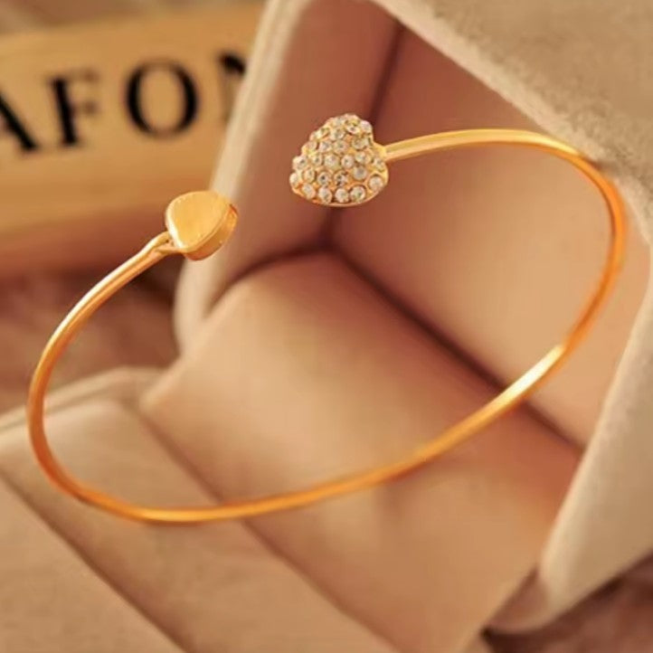 Retro armbånd med hjerte og krystal 