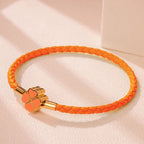 Flettet Læderarmbånd med Firekløver i orange