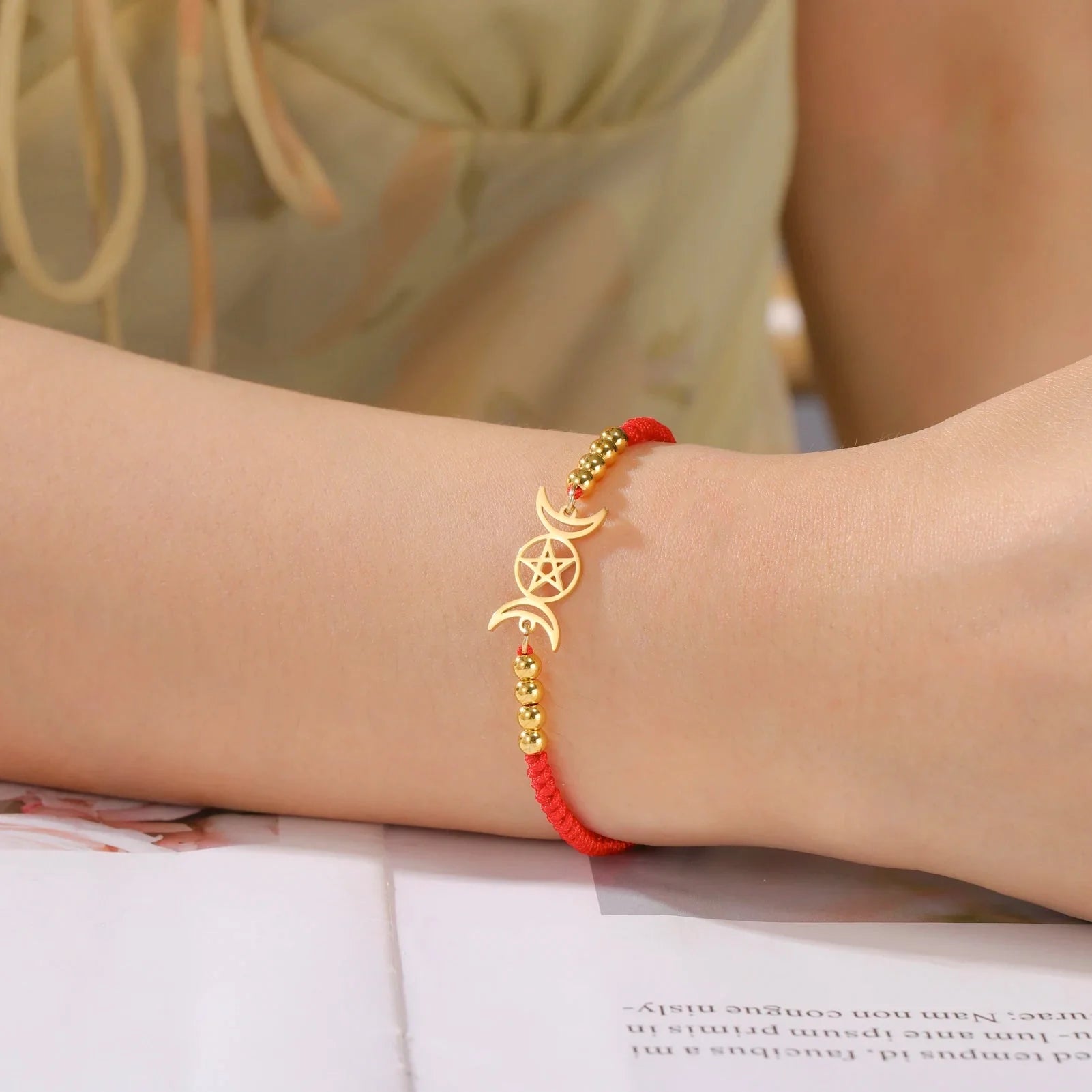 Flettet Armbånd Triple Måne Trolddom Wiccan Gourmet Rød