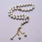 Elegantní muslimský růženec - islámský tasbih 33 bílých a zlatých korálků