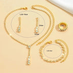 Sett med 4 smykker med strass 