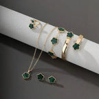 Sada šperků s pěti jetelovými listy