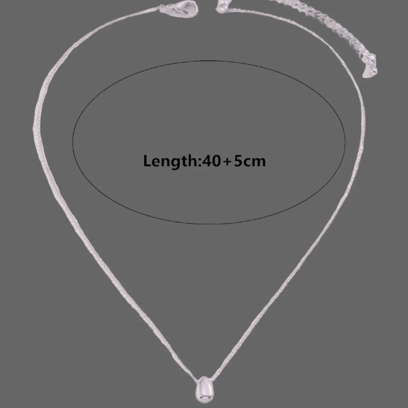Halskjede med delikat vanndråpeanheng 