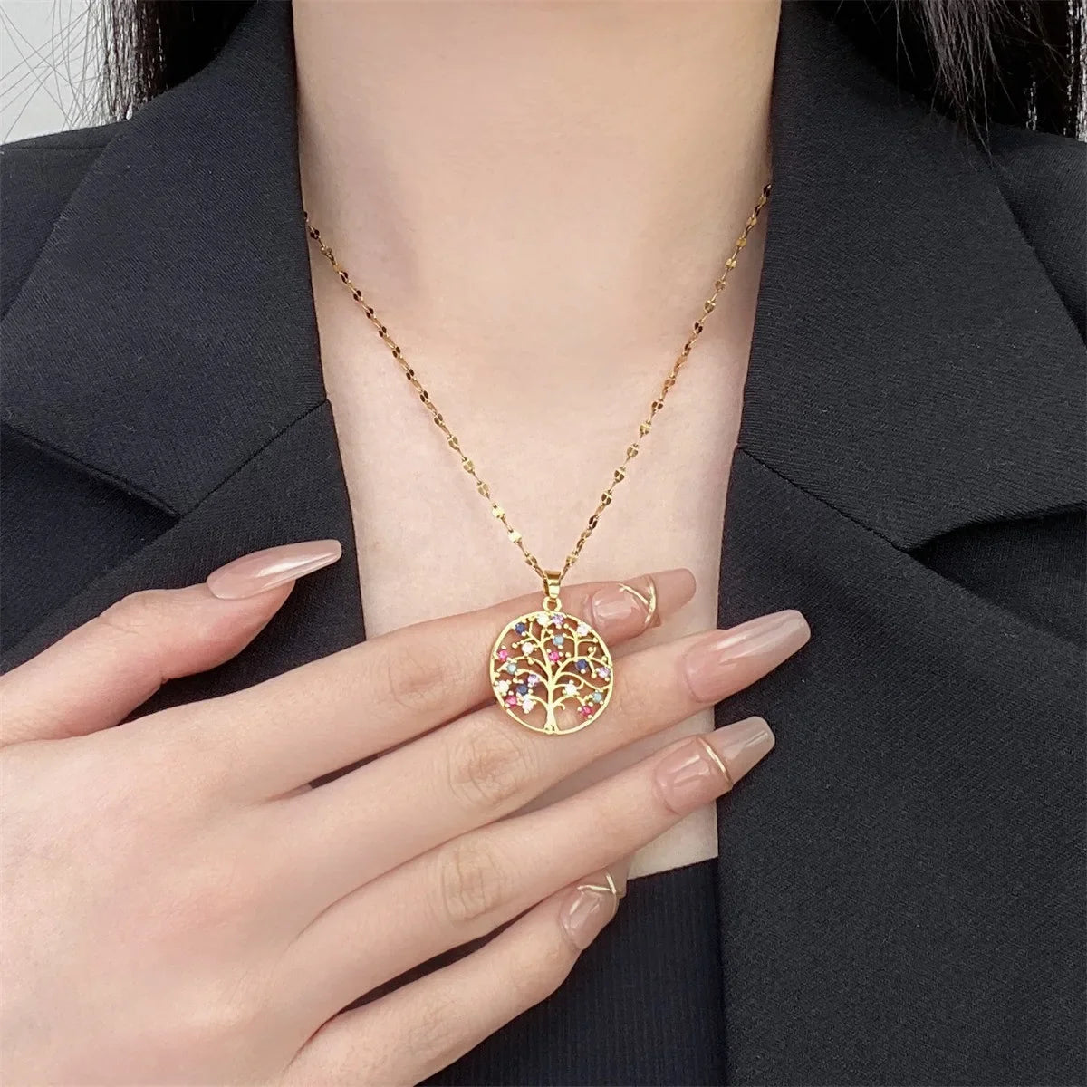 Halskjede med Livets Tre anheng med flerfarget zirkon