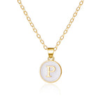 Halsband med vit bokstavsberlock p