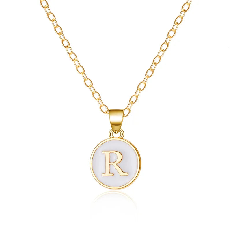 Halsband med vit bokstavsberlock r