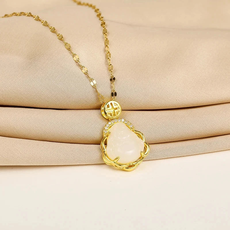 Halskjede med hvitt Buddha anheng