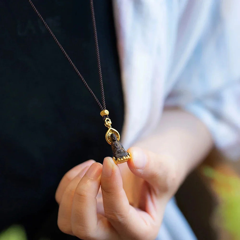 Halskjede med tibetansk Buddha-anheng