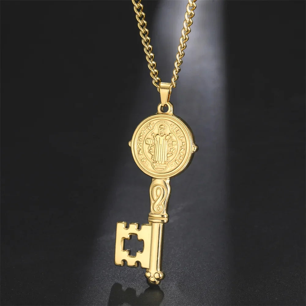 Halsband med katolsk nyckelberlock i guld