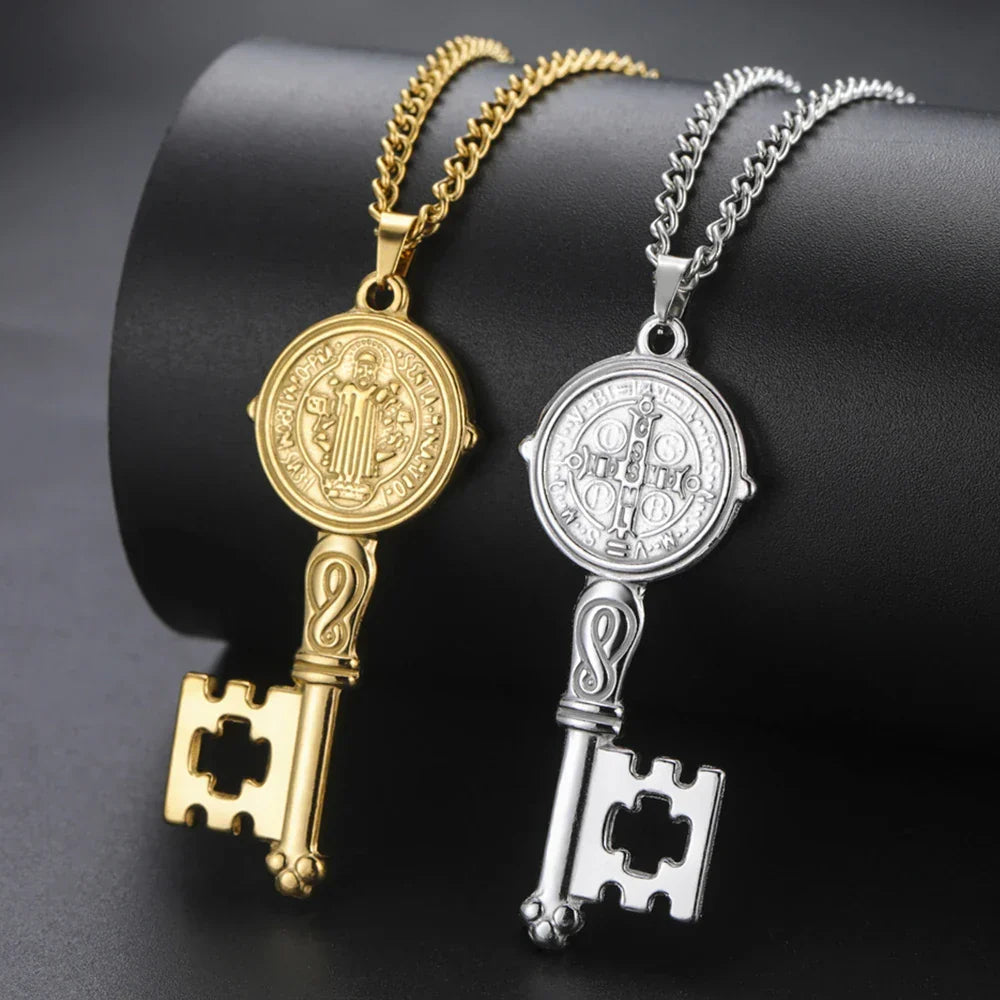 Halsband med katolsk nyckelberlock i guld