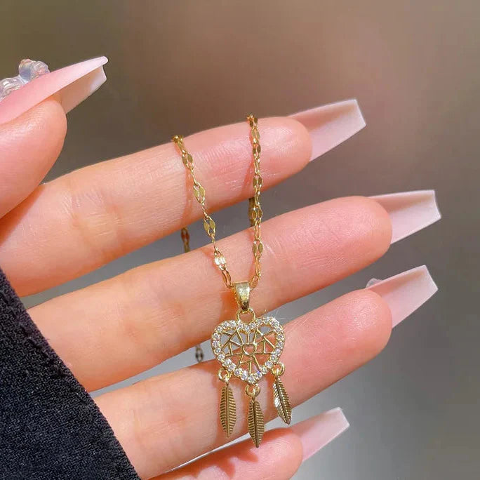 Halskæde med drømmefangerhjertevedhæng i krystal