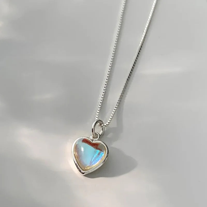 Collier avec Pendentif Coeur Fertilité Pierre de Lune chaîne lisse