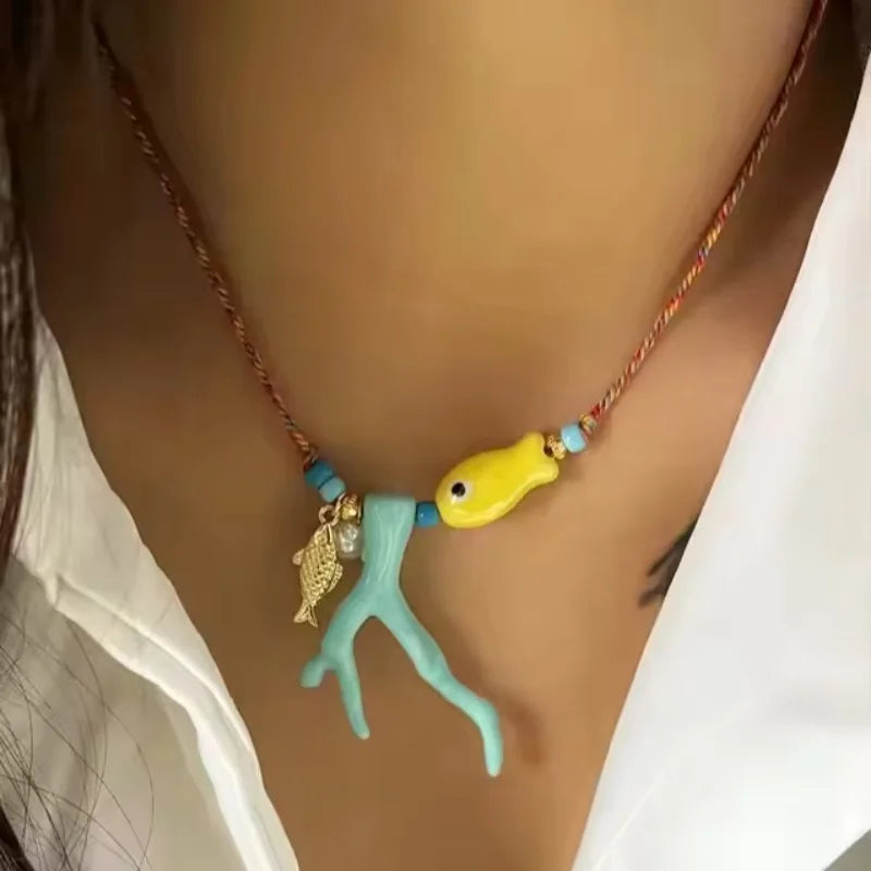Collier avec Pendentif Corail et Poisson bleu