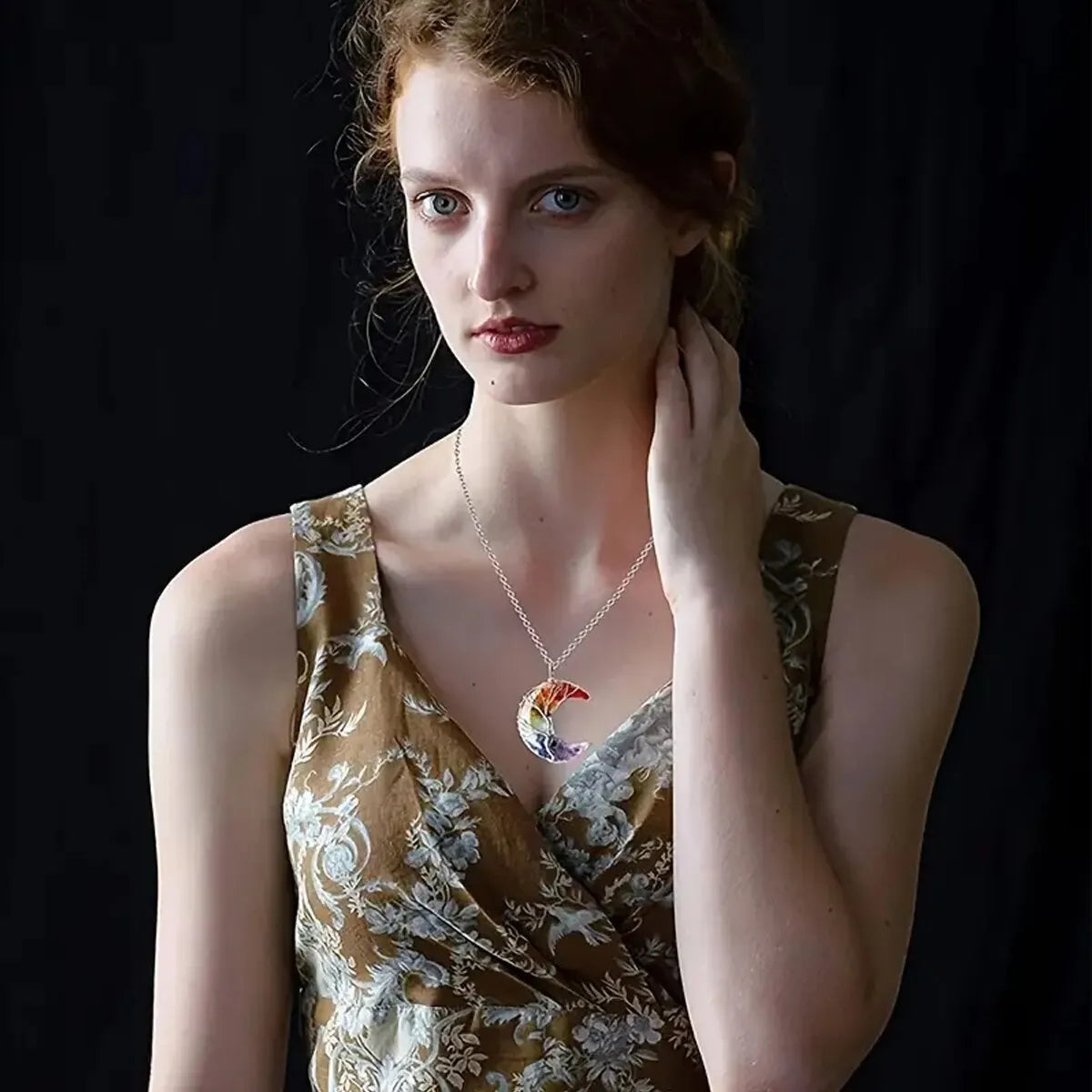 Collier avec Pendentif Croissant de Lune 7 Chakras