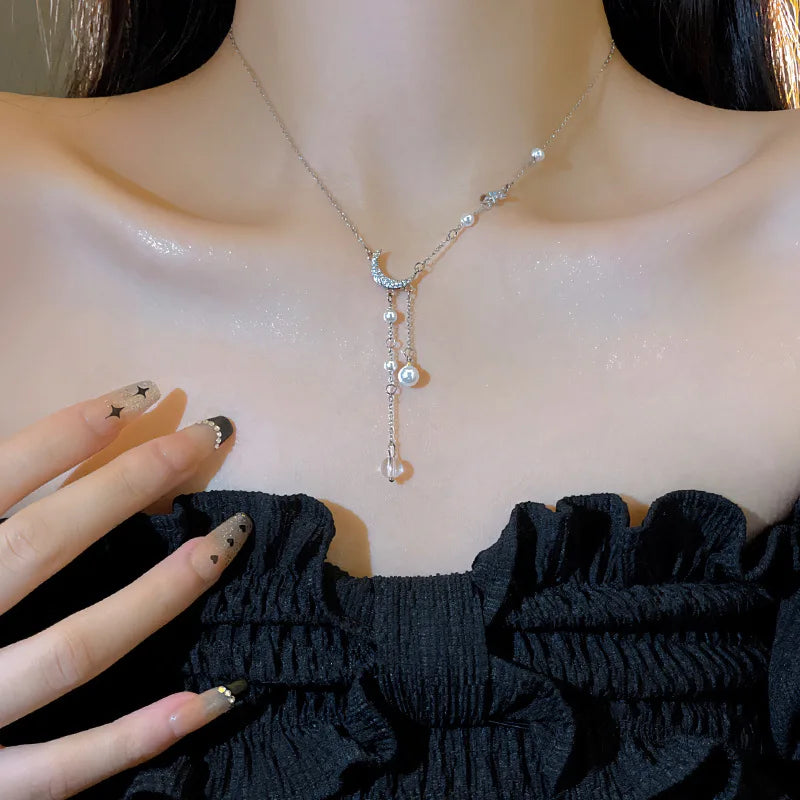 Halskæde med Halvmånevedhæng og Perler