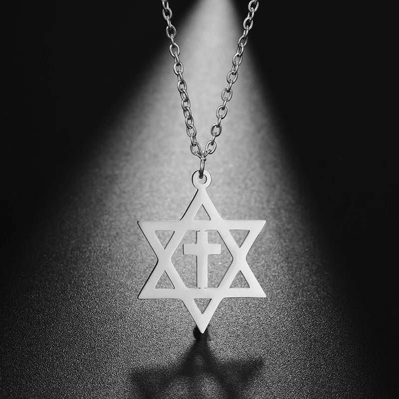 Halsband med hängsmycke i form av ett kors och Davidsstjärnan, ortodoxa judiska symboler, silver