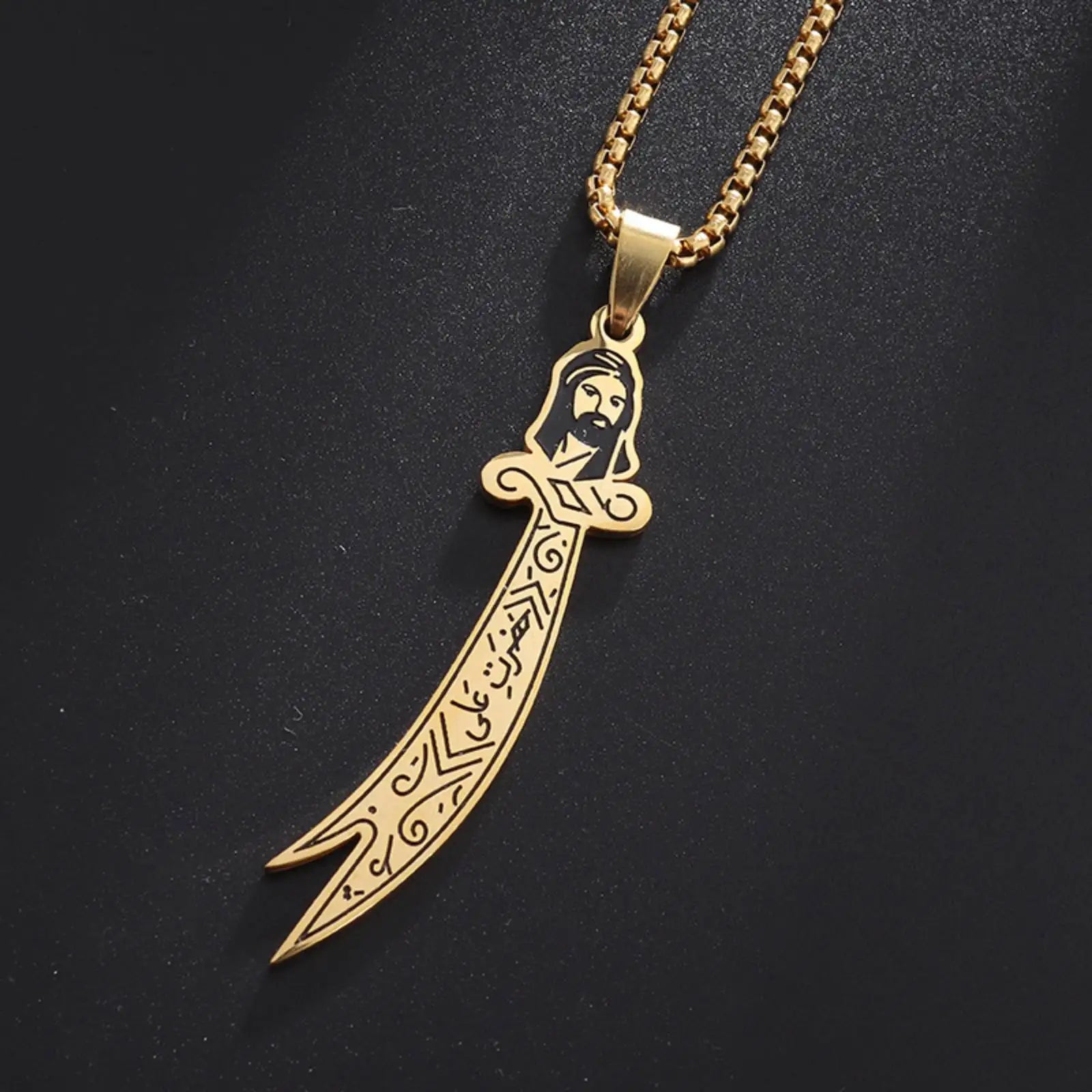 Halsband med hängsmycke av Imam Ali Zulfiqar arabisk islam muslim guld