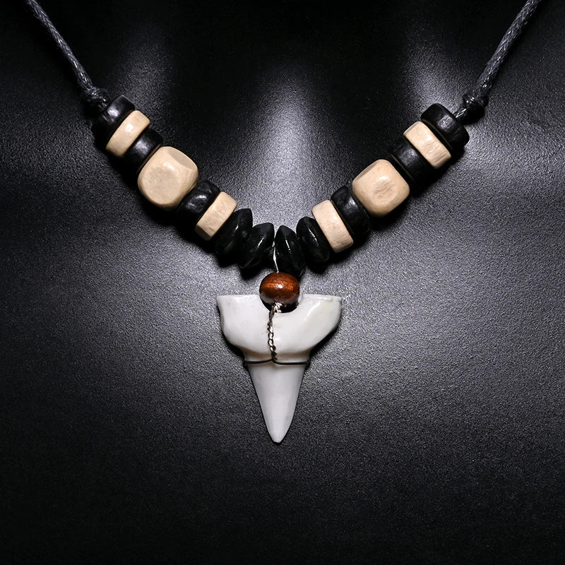 Collier avec Pendentif Dent de Requin