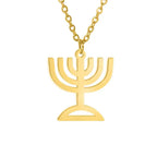 Halskjede med anheng av det jødiske identitetssymbolet Menorah i gull