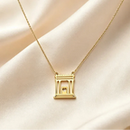 Halsband med hängsmycke av det judiska heliga templet i Jerusalem "Le Beit Hamikdash" i guldfärg