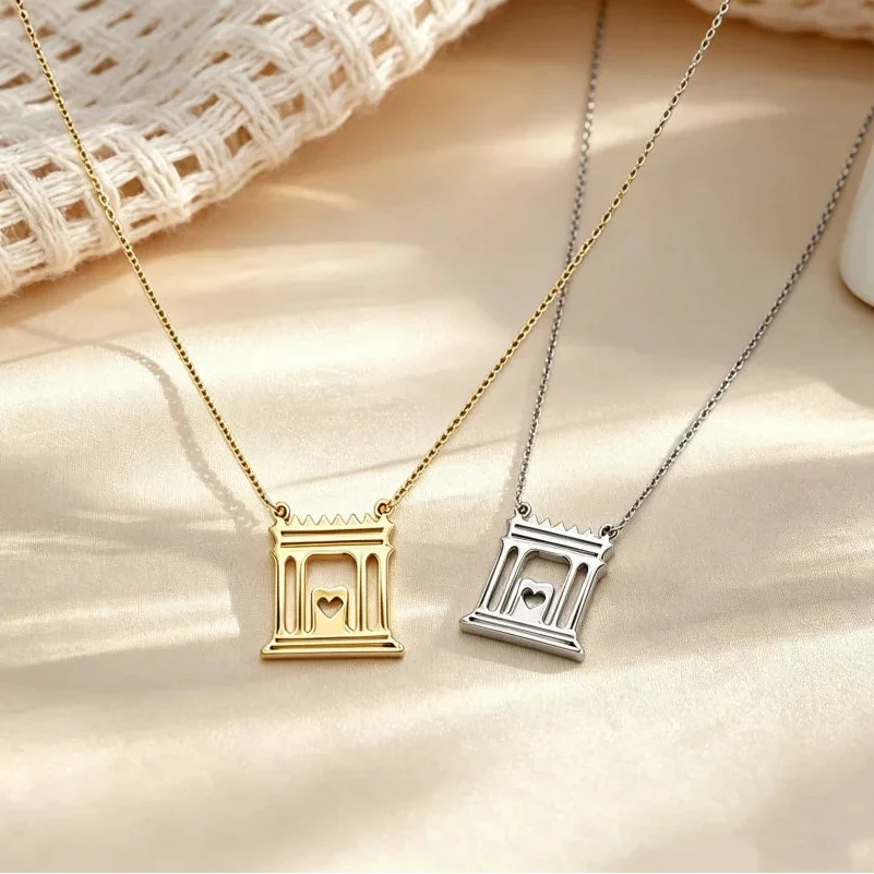 Halsband med hängsmycke av det judiska heliga templet i Jerusalem "Le Beit Hamikdash" i guldfärg
