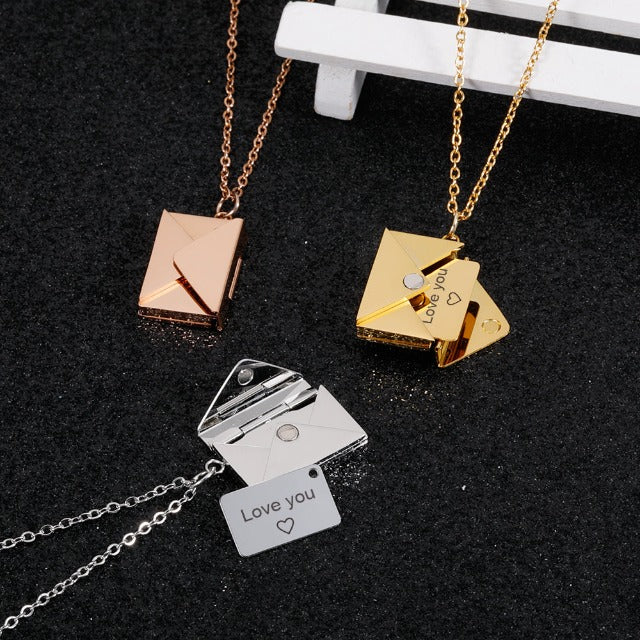 Halskæde med konvolutvedhæng