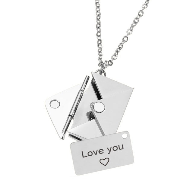 Halskæde med konvolutvedhæng