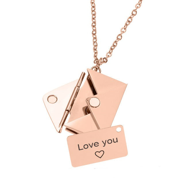 Halskæde med konvolutvedhæng