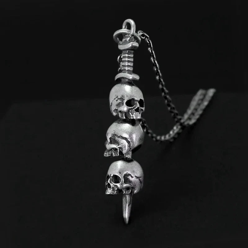 Collier avec Pendentif Epée et Têtes de Morts