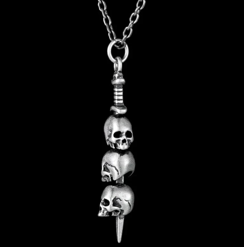 Collier avec Pendentif Epée et Têtes de Morts