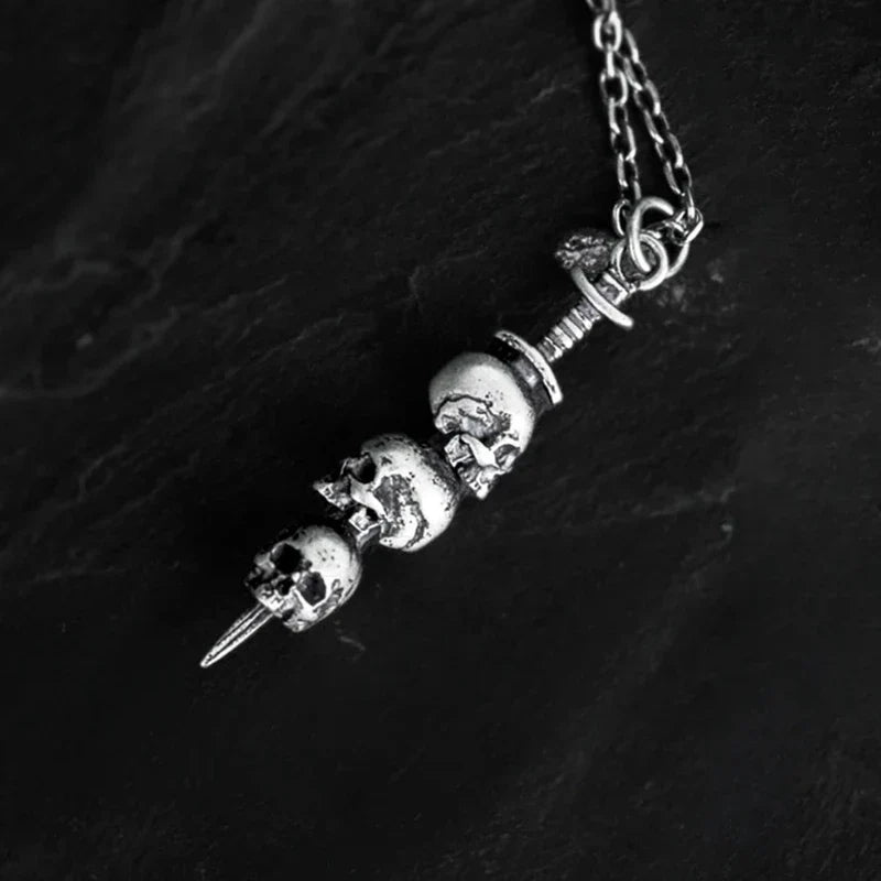 Collier avec Pendentif Epée et Têtes de Morts