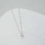 Halskæde med stjernevedhæng i sølv