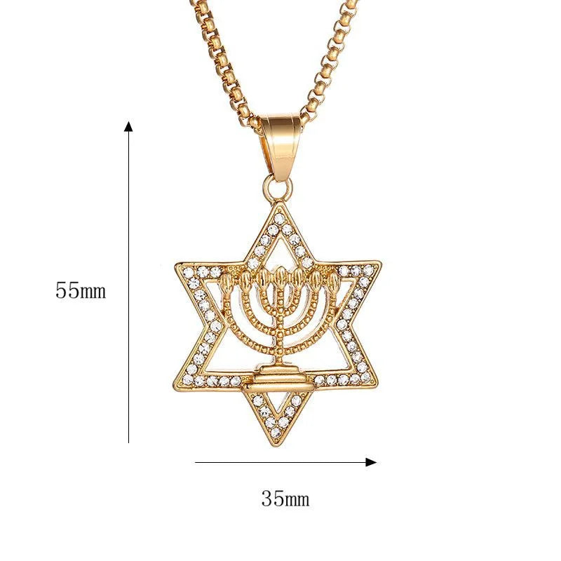 Halsband med Davidsstjärne-hänge och den judiska identitetssymbolen Menorah